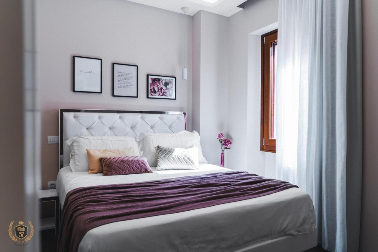 Club 57 Imperial Rooms Кальярі Екстер'єр фото